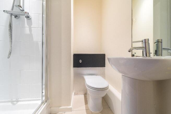 2 bed Apartment to rent Image 10