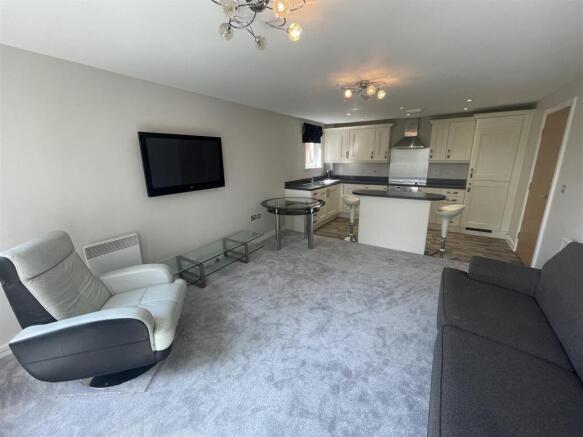 Lounge/Kitchen