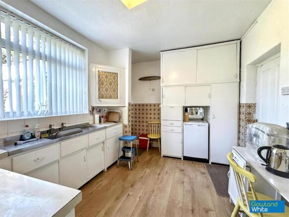4 bed Semi-Detached for sale Image 7