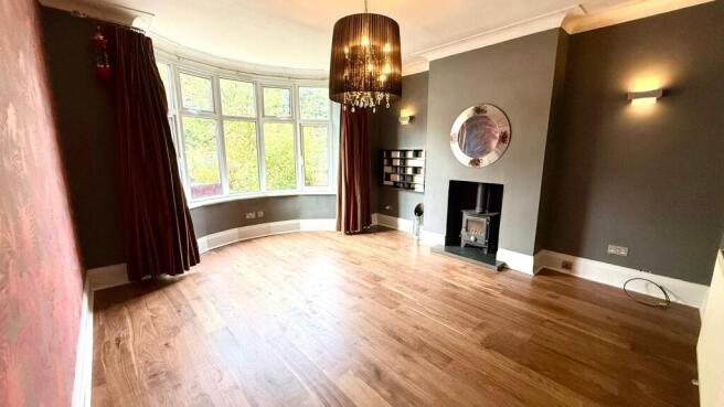 4 bed House to rent Image 7