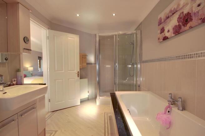Bathroom (Ensuite To Master Bed)