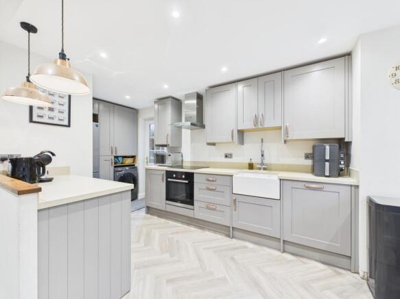 CAM04018G0-PR0414-STILL002