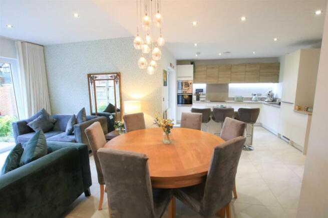 OPEN PLAN LIVING/ DINING/ KITCHEN