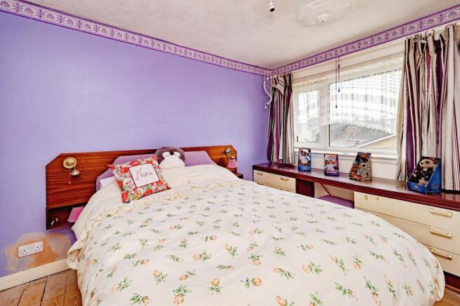 4 bed Semi-Detached for sale Image 8
