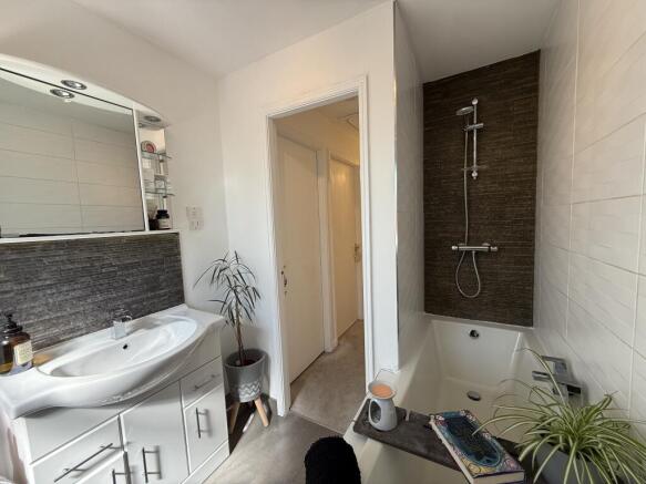3 bed Semi-Detached for sale Image 12