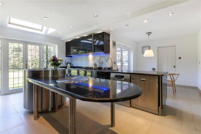 Kitchen/B'fast Room