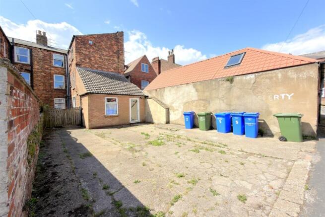 2 bed Flat for sale Image 12