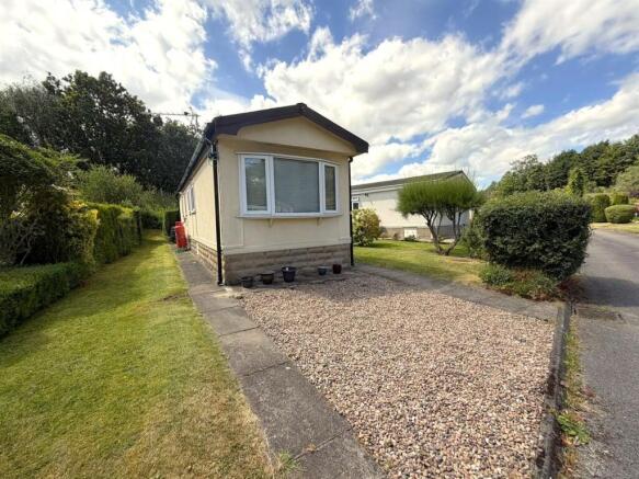 2 bed Park Home for sale Image 10