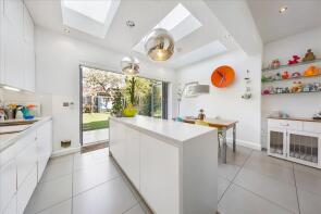 28, Larnach Road, London W6 9NX