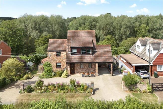 3 bed Detached for sale Image 11