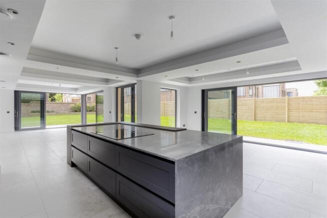 4 bed Detached for sale Image 6