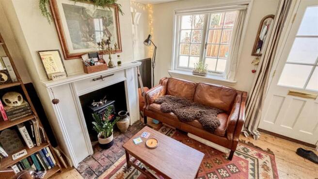 lIVING ROOM (1).jpg
