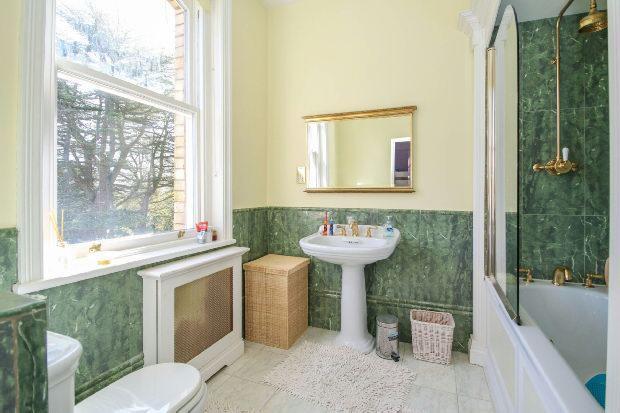 En Suite Bathroom 2