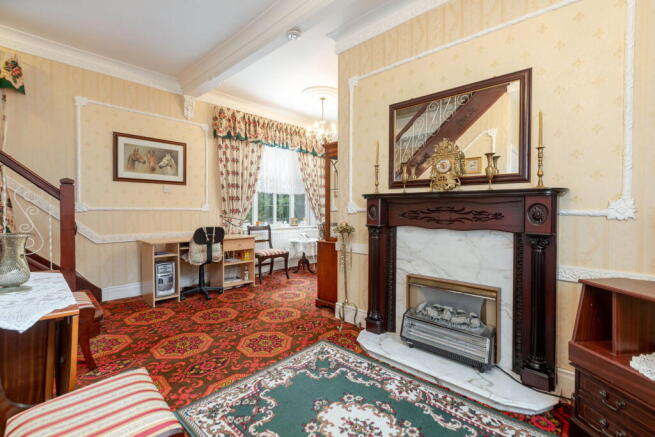 5 bed Detached for sale Image 9