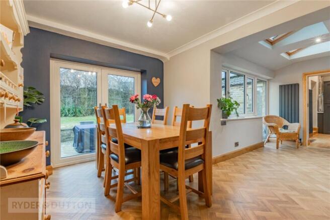 4 bed Semi-Detached for sale Image 4