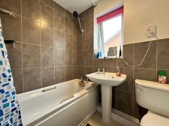2 bed Semi-Detached to rent Image 7