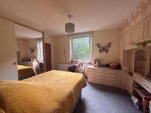 4 bed Detached for sale Image 11