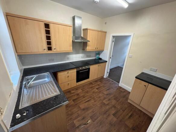 2 bed Terraced to rent Image 5