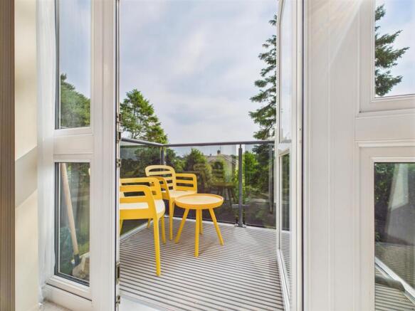 2 bed Retirement Property for sale Image 5