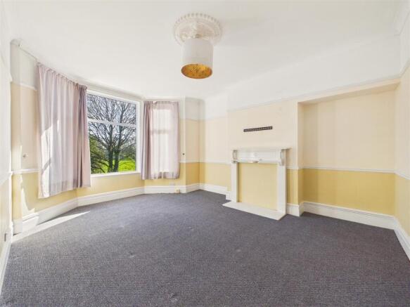 5 bed Terraced for sale Image 8
