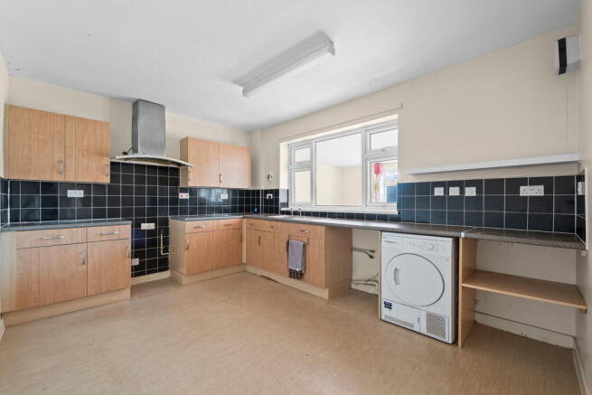 3 bed Semi-Detached for sale Image 6