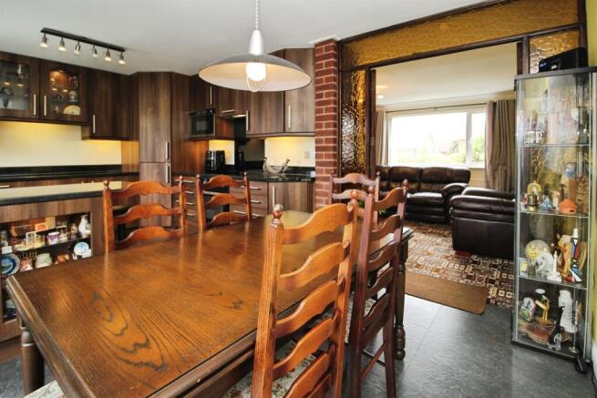 3 bed Semi-Detached for sale Image 7