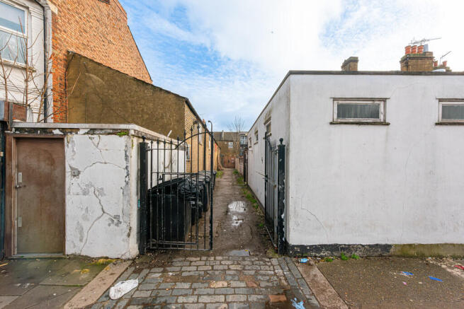 Georges Place 2-5...