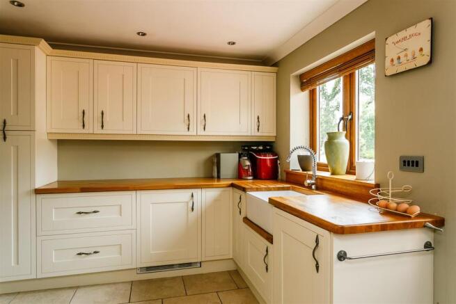 8300160-interior27.jpg