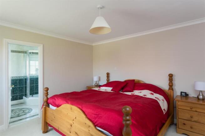 MASTER BEDROOM SUITE