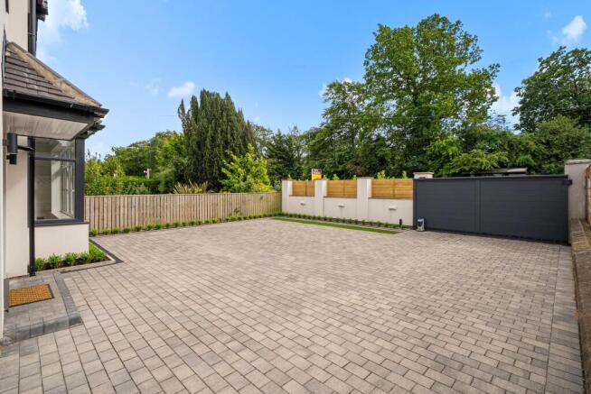 4 bed Semi-Detached for sale Image 6