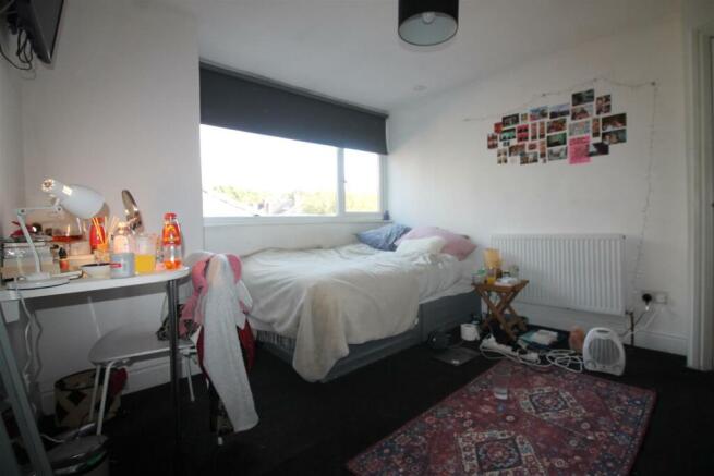 7 bed House to rent Image 7