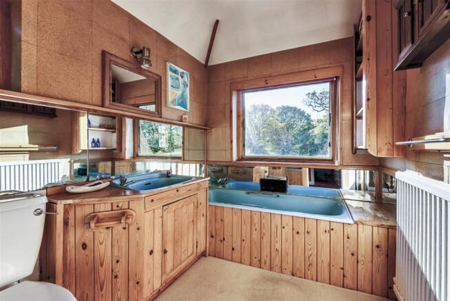 Family Bathroom: