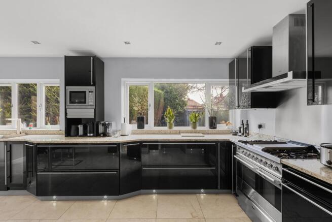 4 bed Detached for sale Image 7