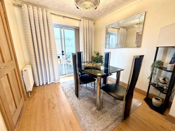 4 bed Detached for sale Image 9