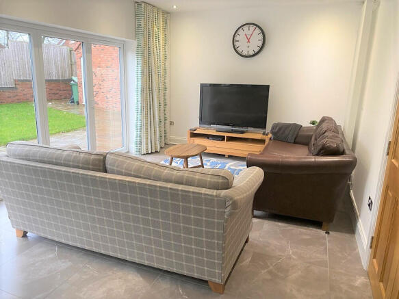 6 bed Detached to rent Image 7
