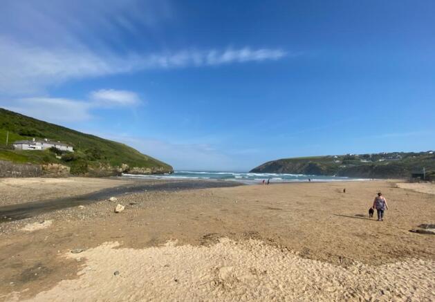 Mawgan Porth Beach