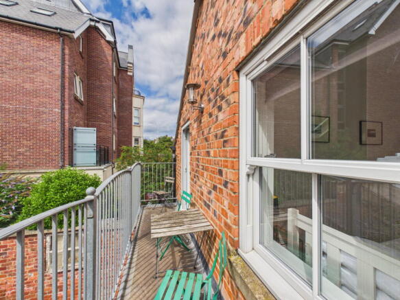 2 bed Flat for sale Image 11