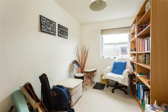 4 bed Semi-Detached for sale Image 11