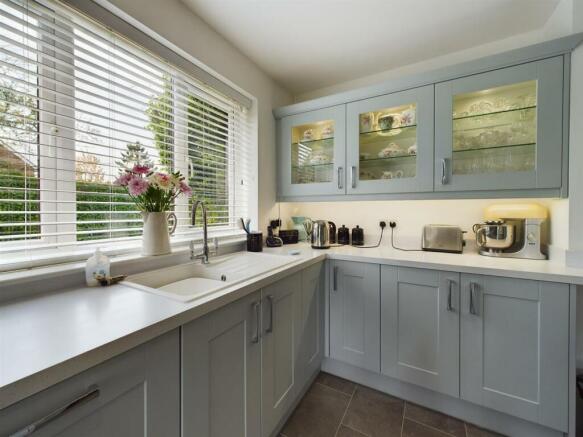 Living Kitchen/Dining Room