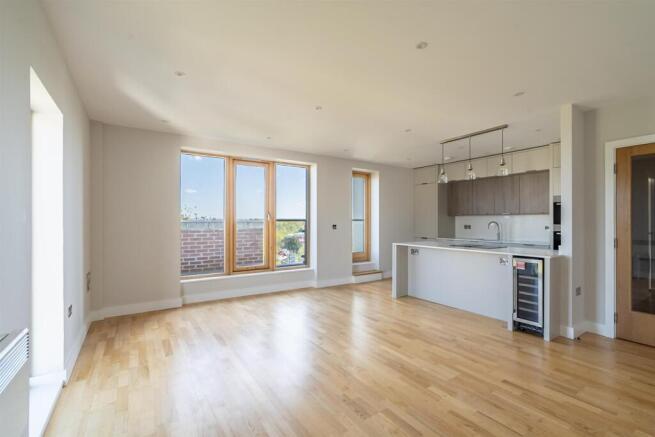 3 bed Apartment for sale Image 5