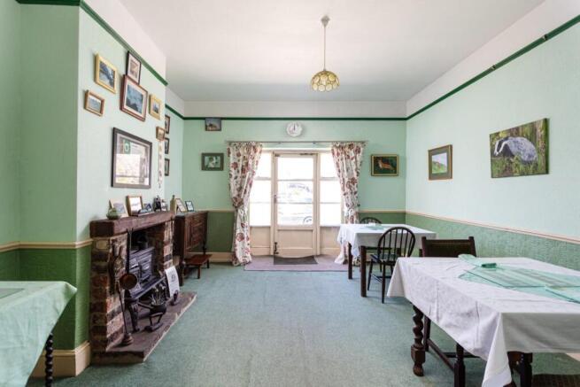 5 bed House for sale Image 10