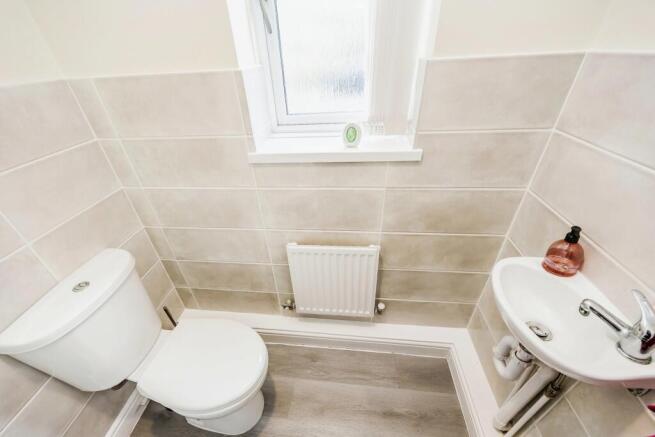 4 bed Detached for sale Image 8