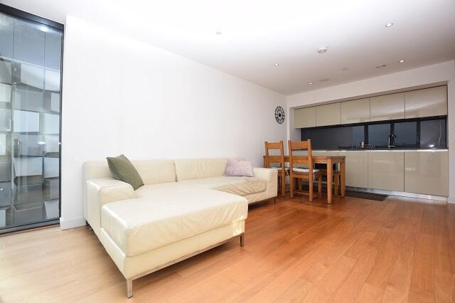 2 bed Apartment to rent Image 4