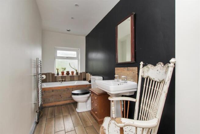 Bathroom.JPG