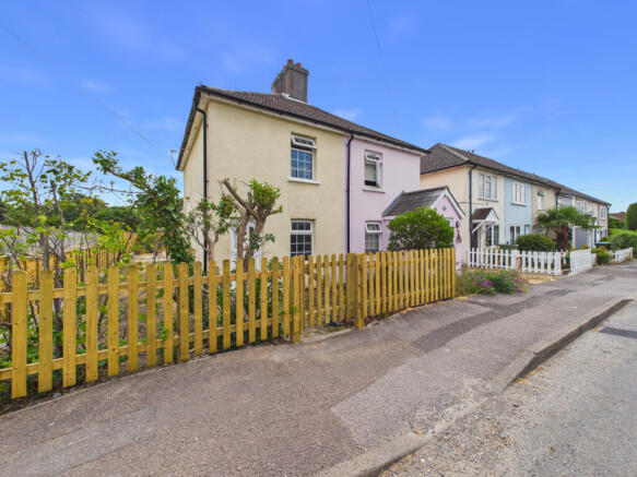Charming Two-Bedroom Cottage in the Heart of Wars