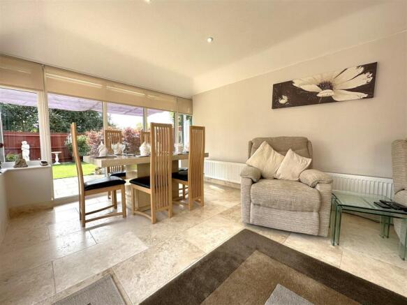 Dining Area 676