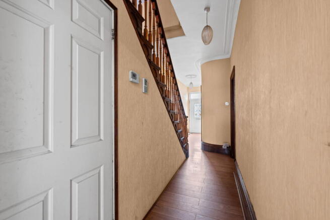 5 bed Semi-Detached for sale Image 8