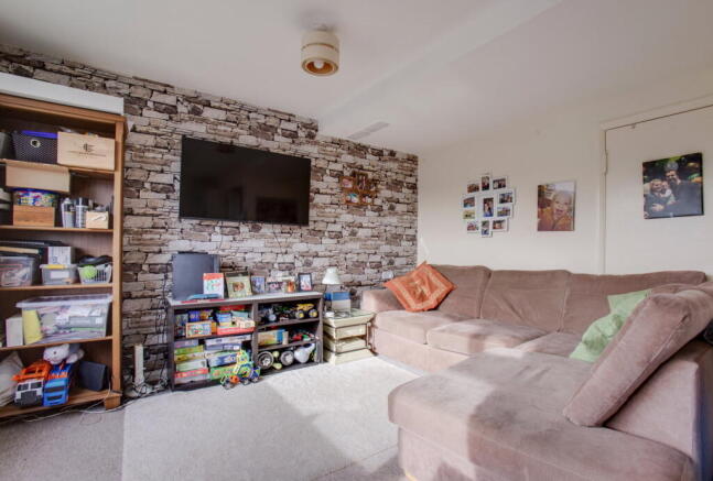 Queens Road, Radcliffe-on-Trent, Nottingham, NG12 photo 5