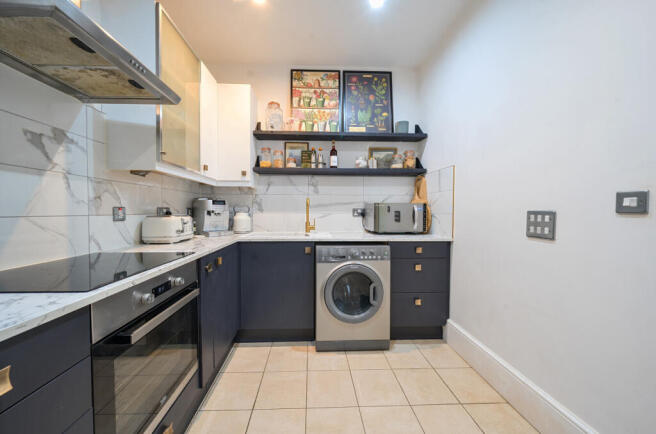 1372151-21-68fb44...