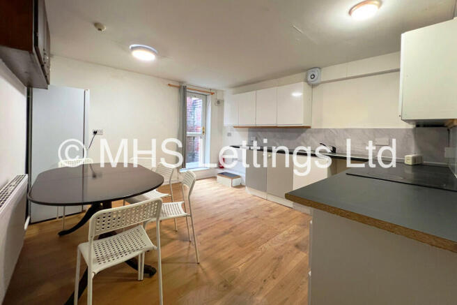 5 bed Terraced to rent Image 4